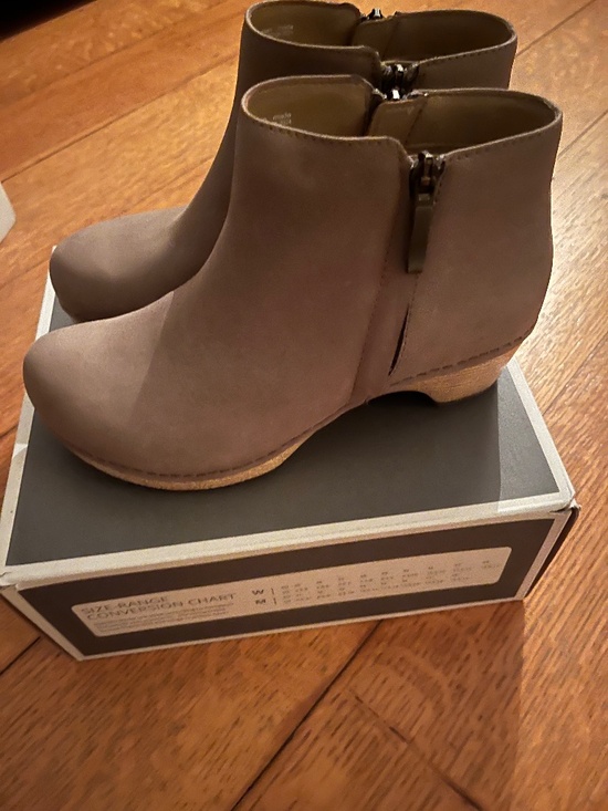 NEW w/box taupe Dansko boots size 38 - Picture 1 of 5